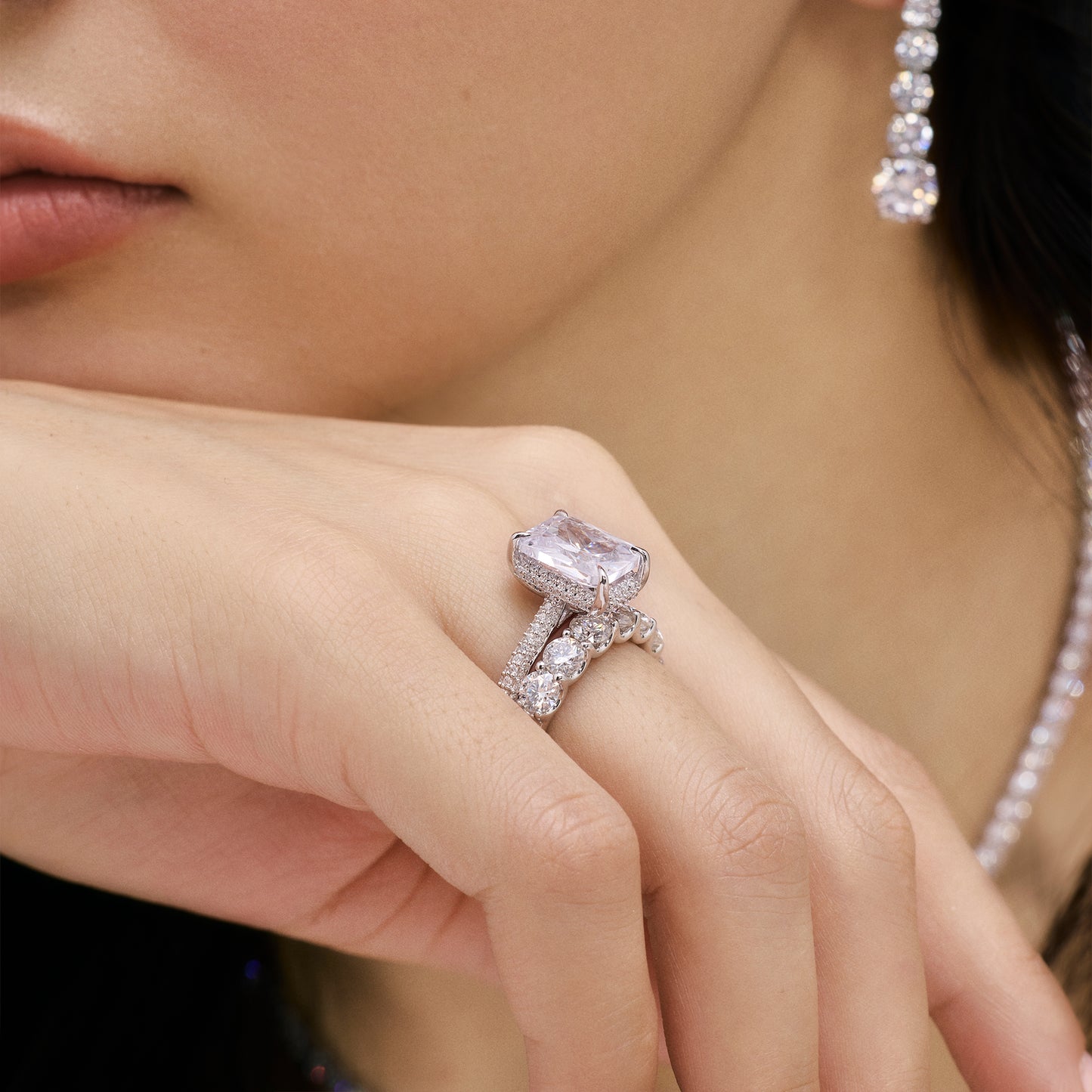 Fleur Seven Stone Round Cut Wedding Ring