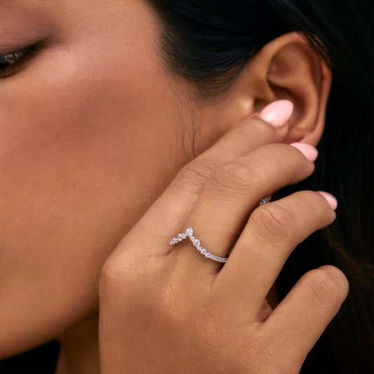 Linnea V-Shape Round Cut Wedding Ring