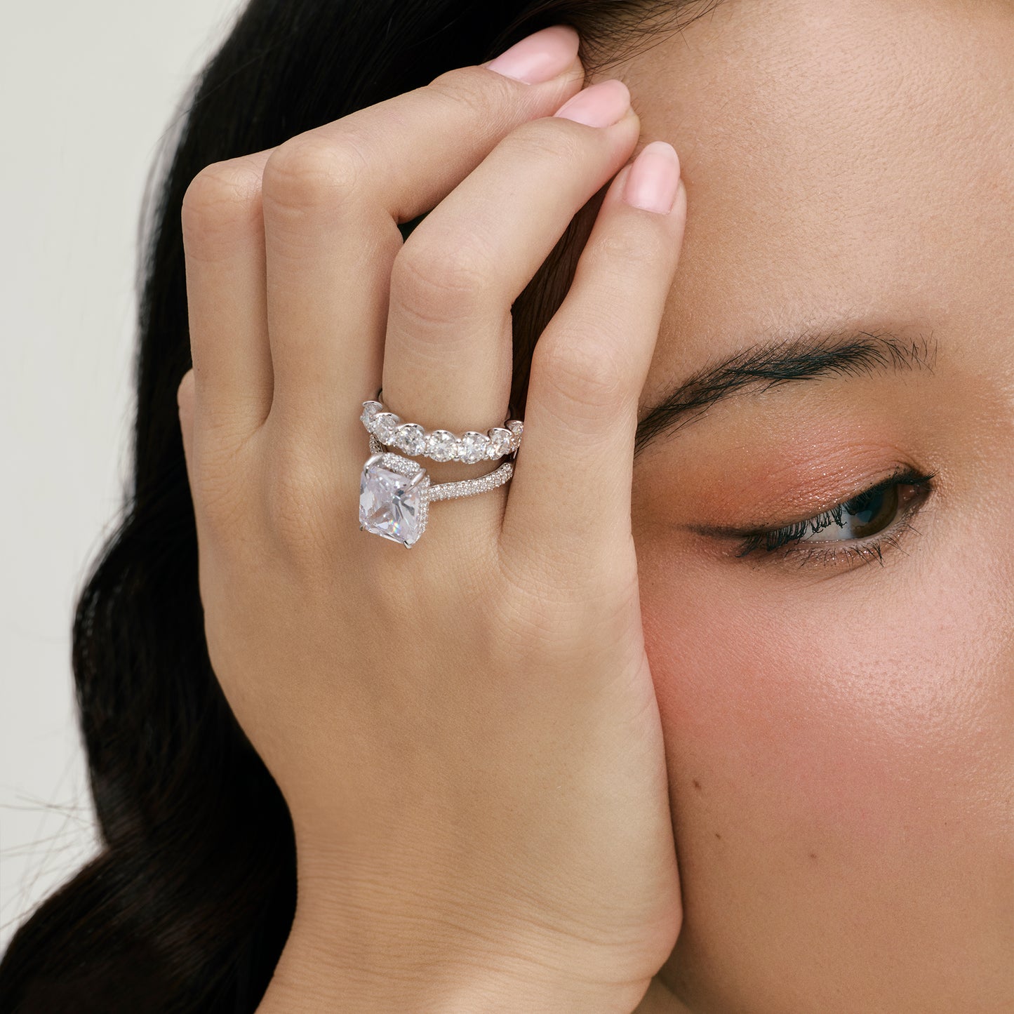 Fleur Seven Stone Round Cut Wedding Ring